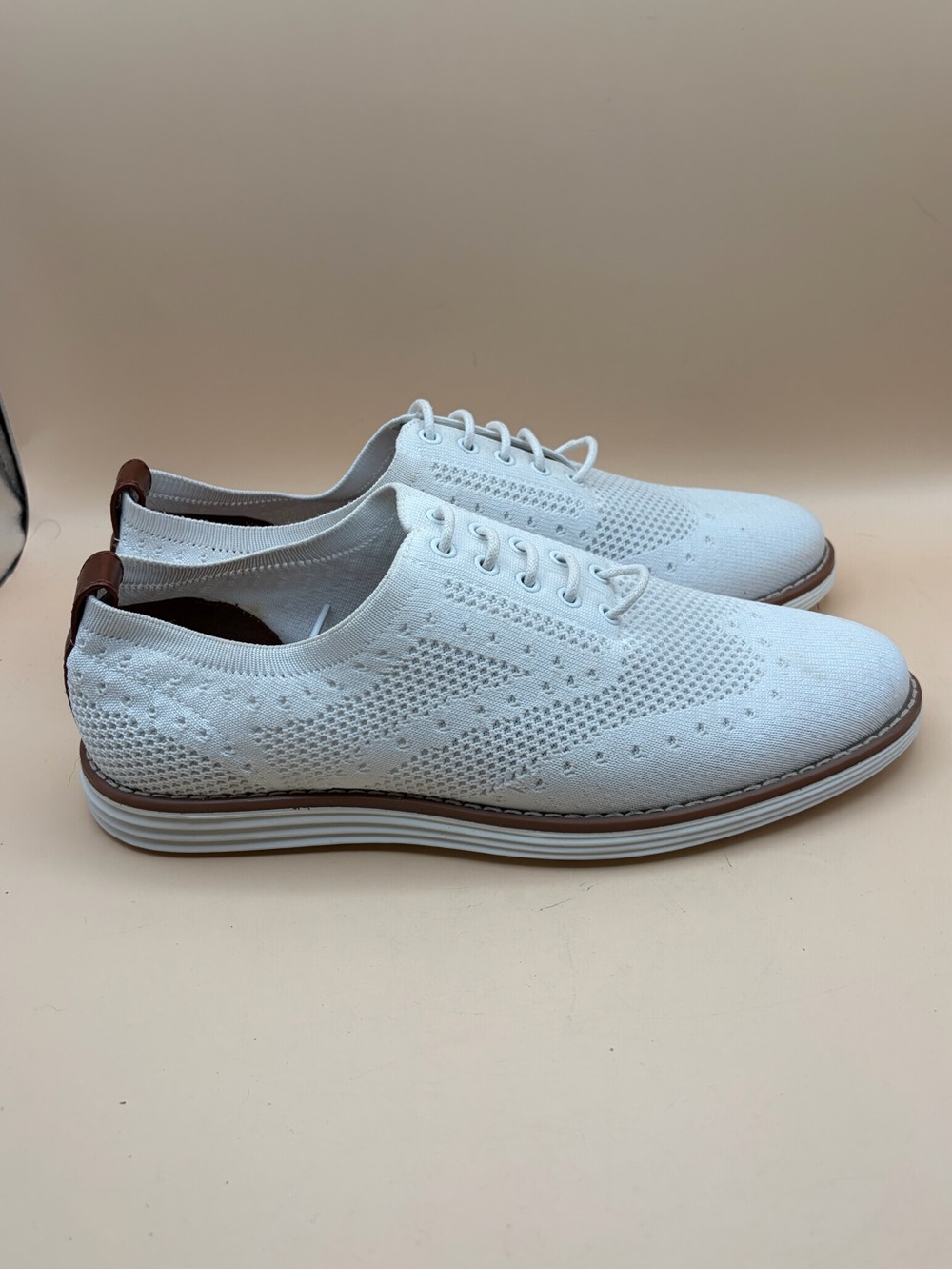 JXSN Ultralights Men’s Size 8 White and Brown Casual Shoes